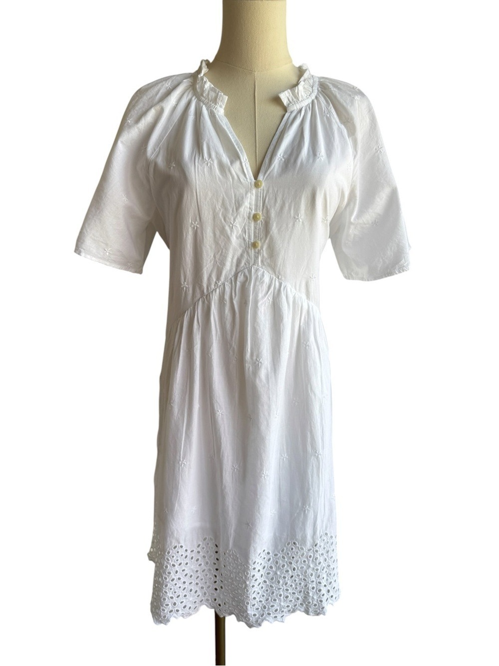 Old Navy Eyelet Lace Sundress Sz Small White Relaxed Fit Preppy Romantic